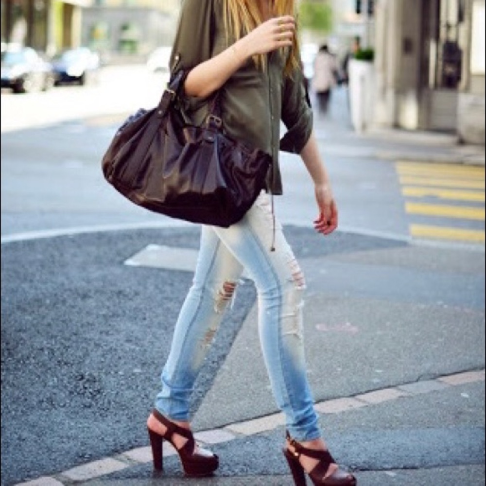 ☀️☀️☀️ 4/$20 Twenty One Black distressed skinny jeans!